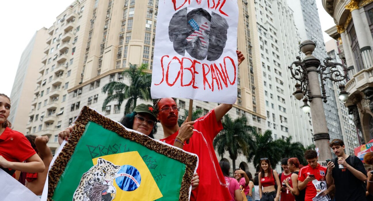 Estudantes fazem ato no Rio de Janeiro em defesa de voto em Lula