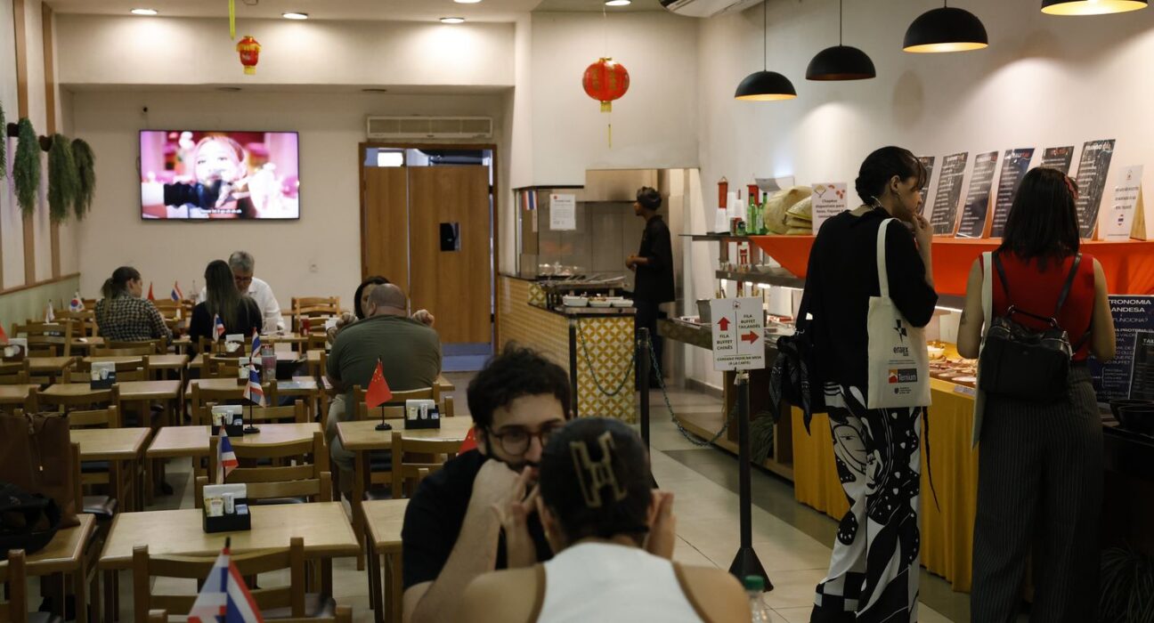 Setor de serviços cai 0,1% de julho para agosto, mostra IBGE
