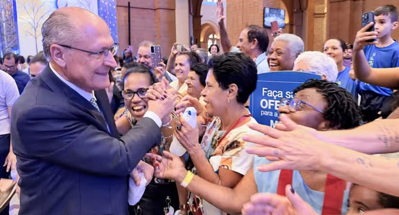 Em Aparecida, Alckmin pede isenção da Justiça Eleitoral
