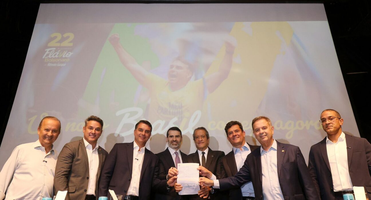 Flávio Bolsonaro recebe apoio de governadores eleitos e Cury