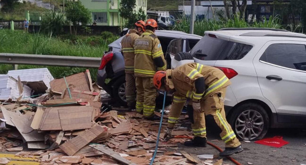 Acidente na BR-393, no RJ, deixa cinco mortos e nove feridos