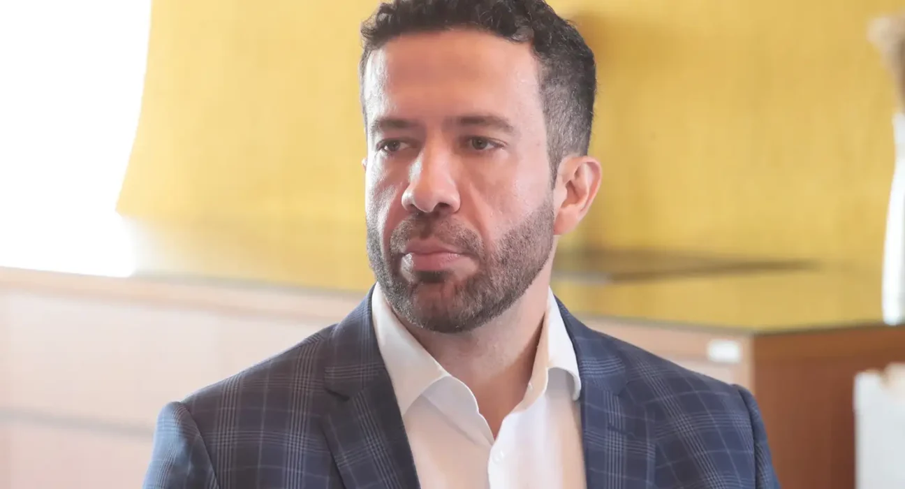 Janones poderá ter alta em 48 horas, diz boletim médico