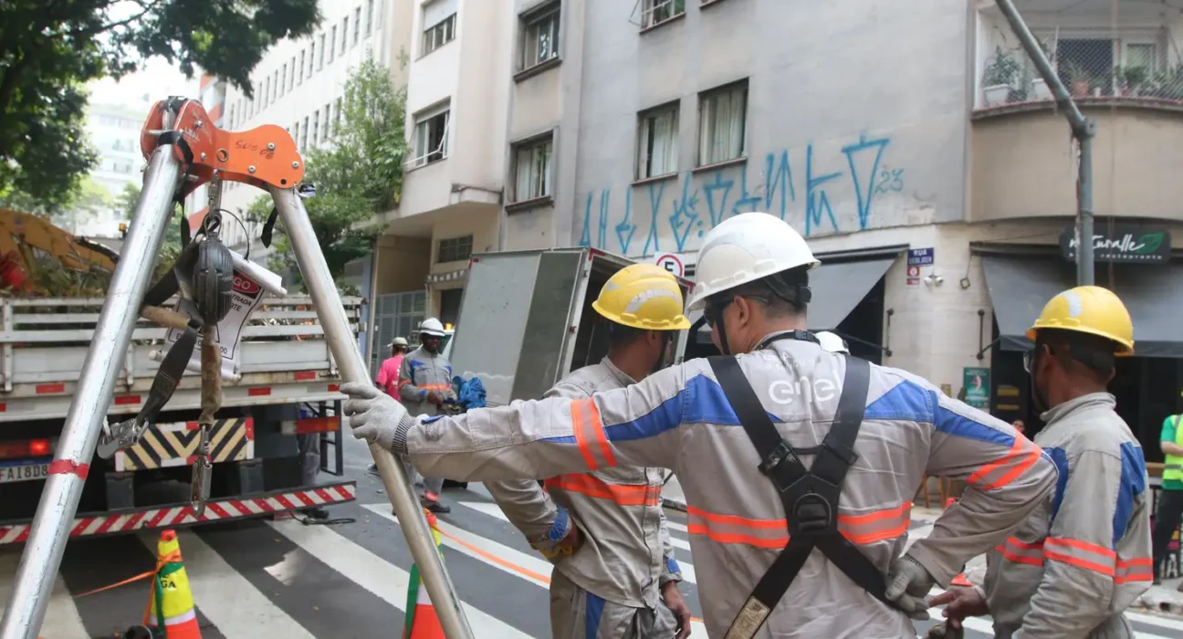 Procon paulistano multa Enel por falhas no fornecimento de energia