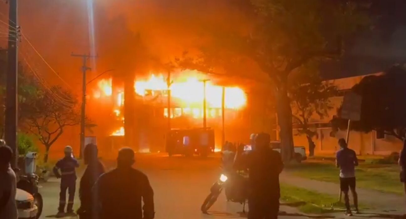 Incêndio causa danos a prédio da Universidade Federal de Pernambuco