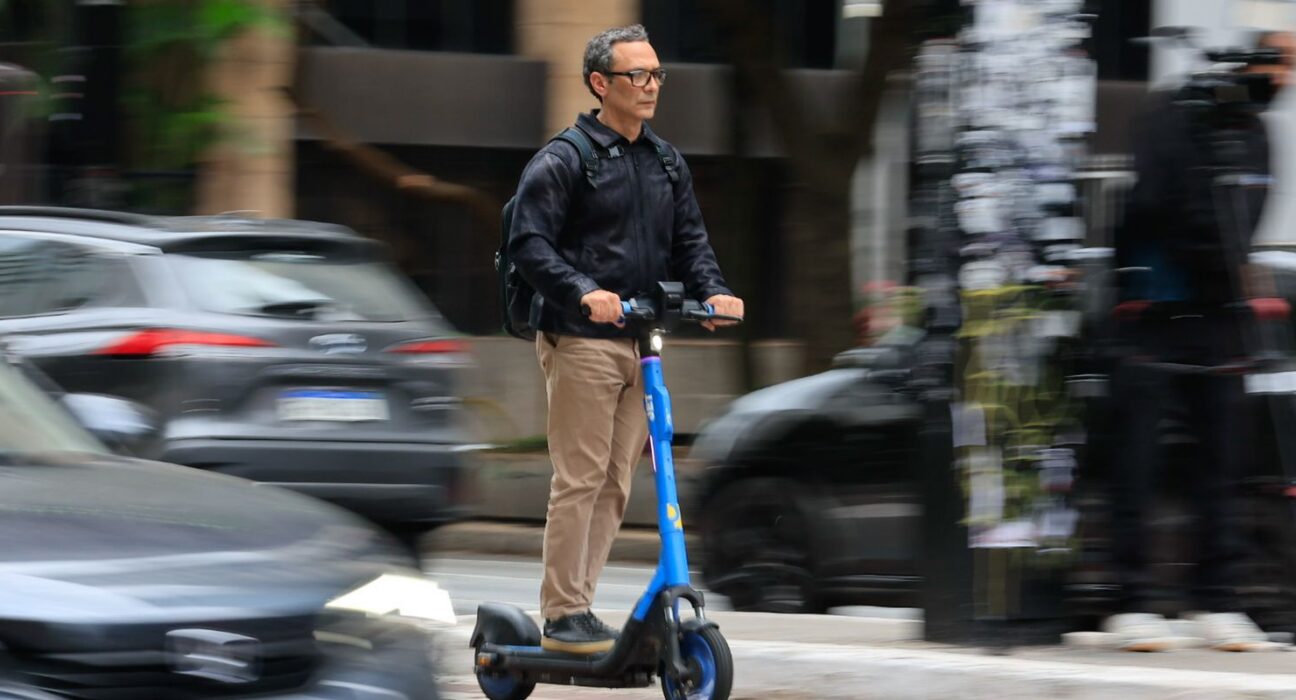 Prefeitura de SP começa a fiscalizar bicicletas e patinetes elétricos