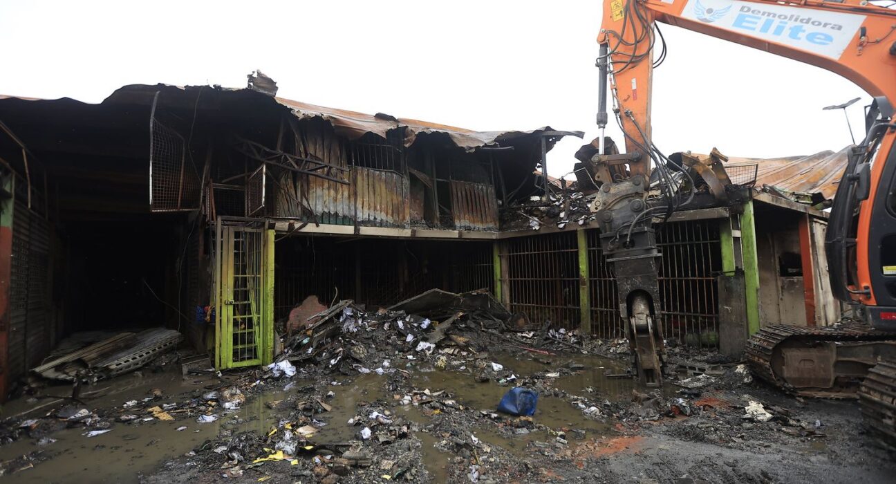 Ceagesp constrói estrutura provisória para atingidos por incêndio
