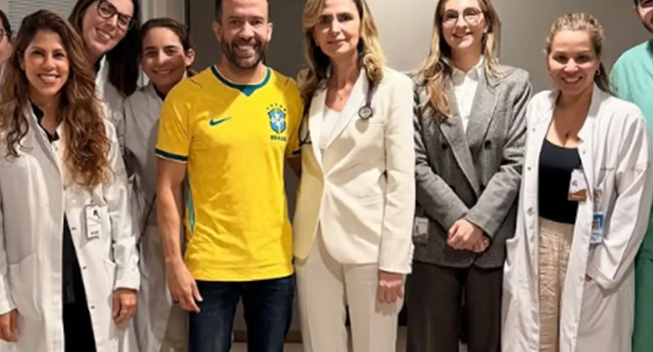 André Janones recebe alta e deixa hospital em São Paulo