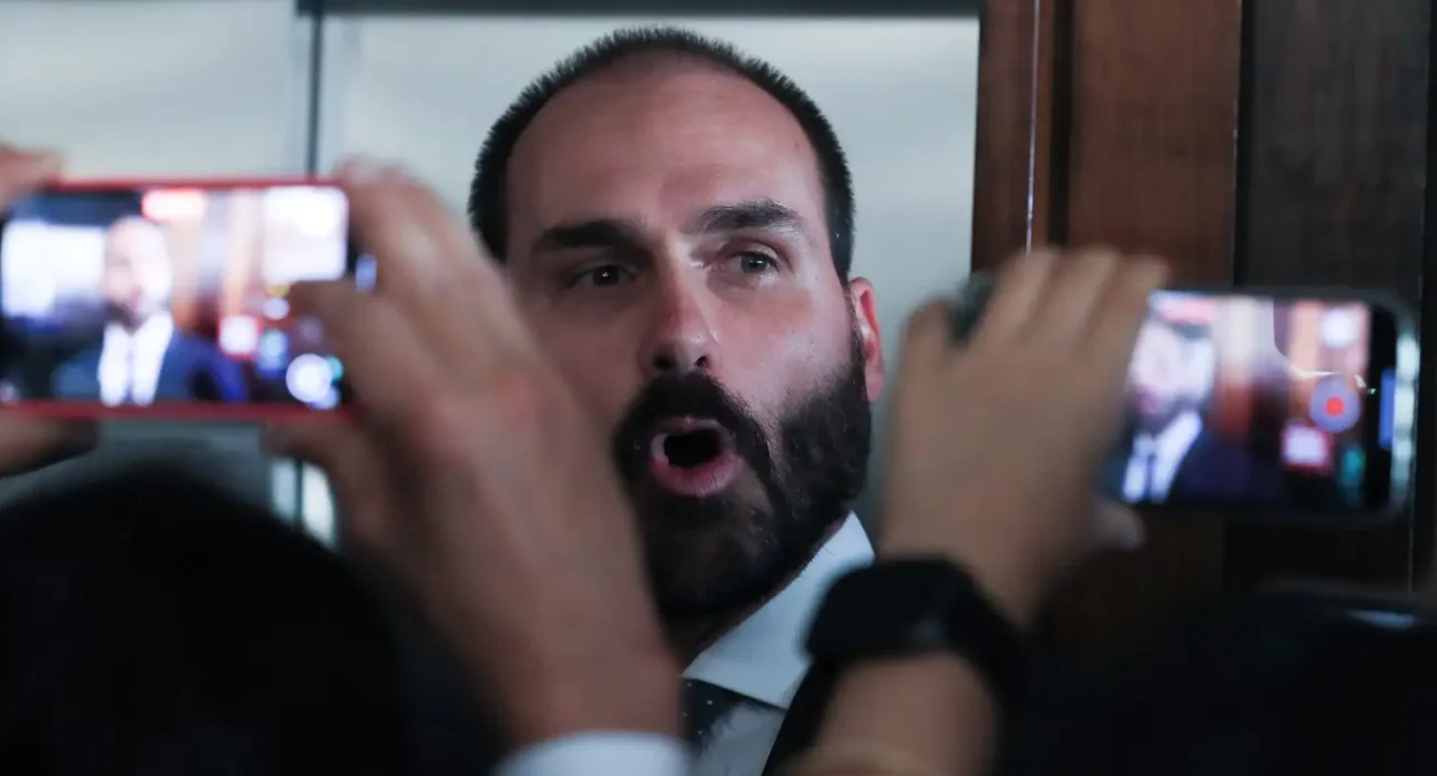 Eduardo Bolsonaro consta em lista de pena pendente de cumprimento