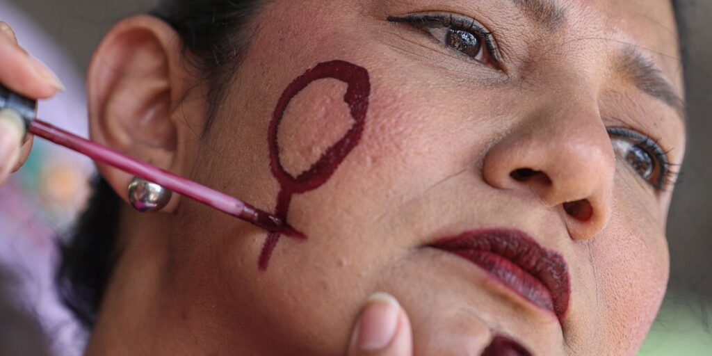 Aumentam agressões políticas em mês de luta contra violência à mulher