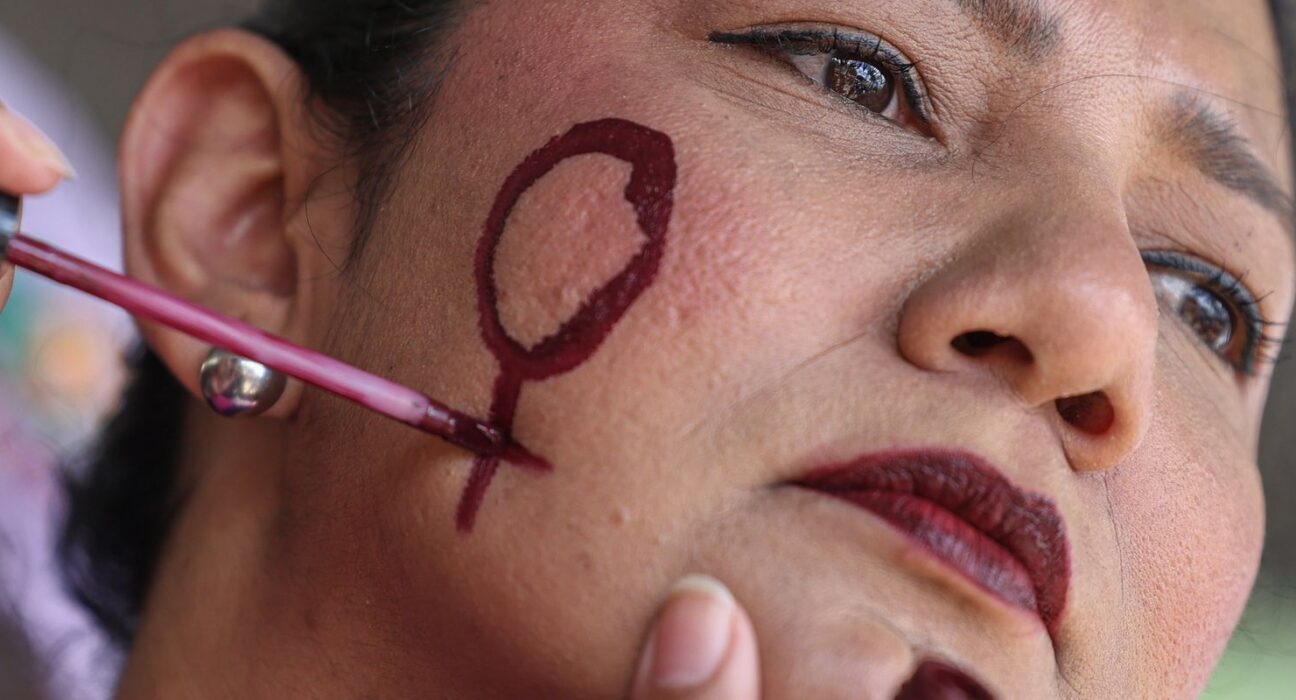 Aumentam agressões políticas em mês de luta contra violência à mulher