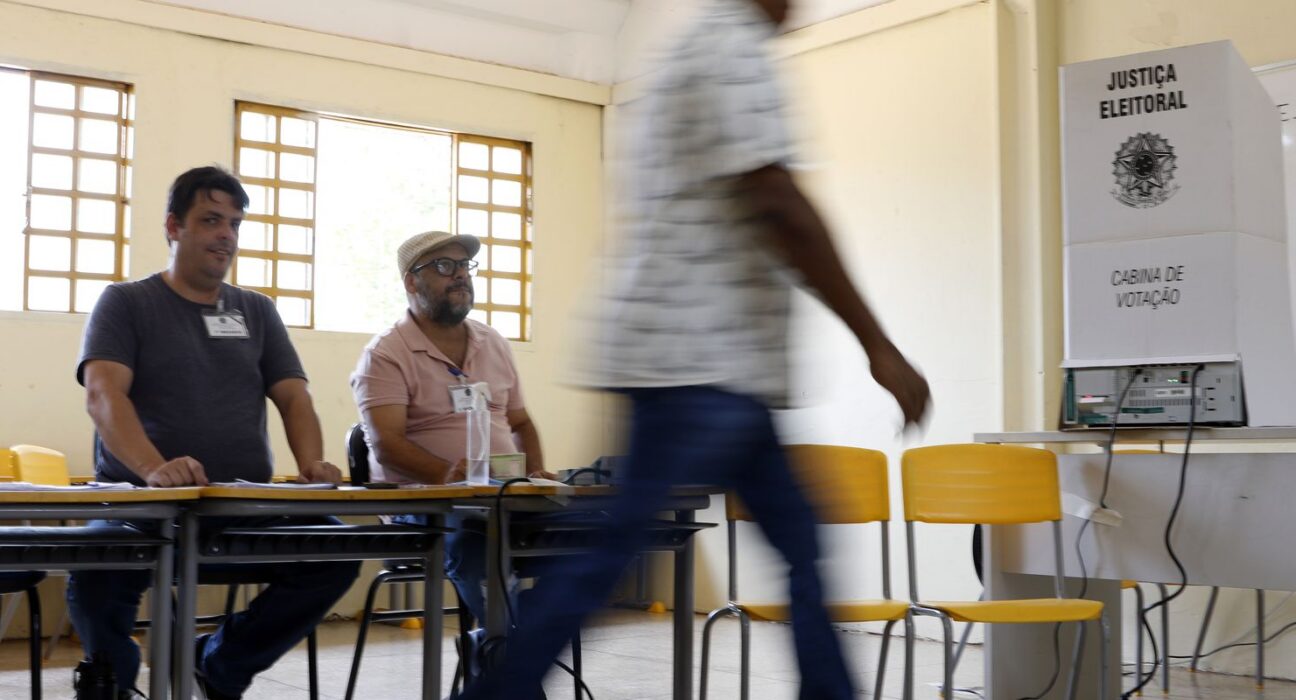 Cerca de 158,7 milhões de eleitores vão às urnas em todo o país