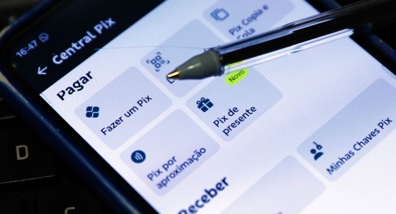 Pix por aproximação deixa de ter teto de R$ 500 a partir desta quinta