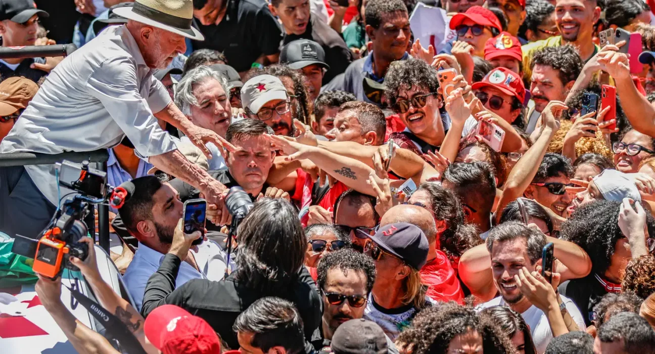 Lula afirma que PT entrará na Justiça contra suspensão de canal