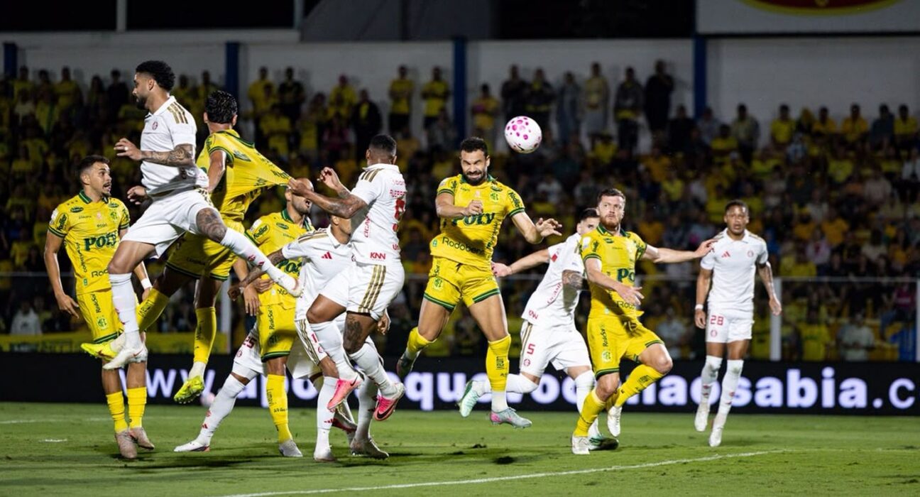 Com um a mais, Mirassol vence e complica Internacional no Brasileirão