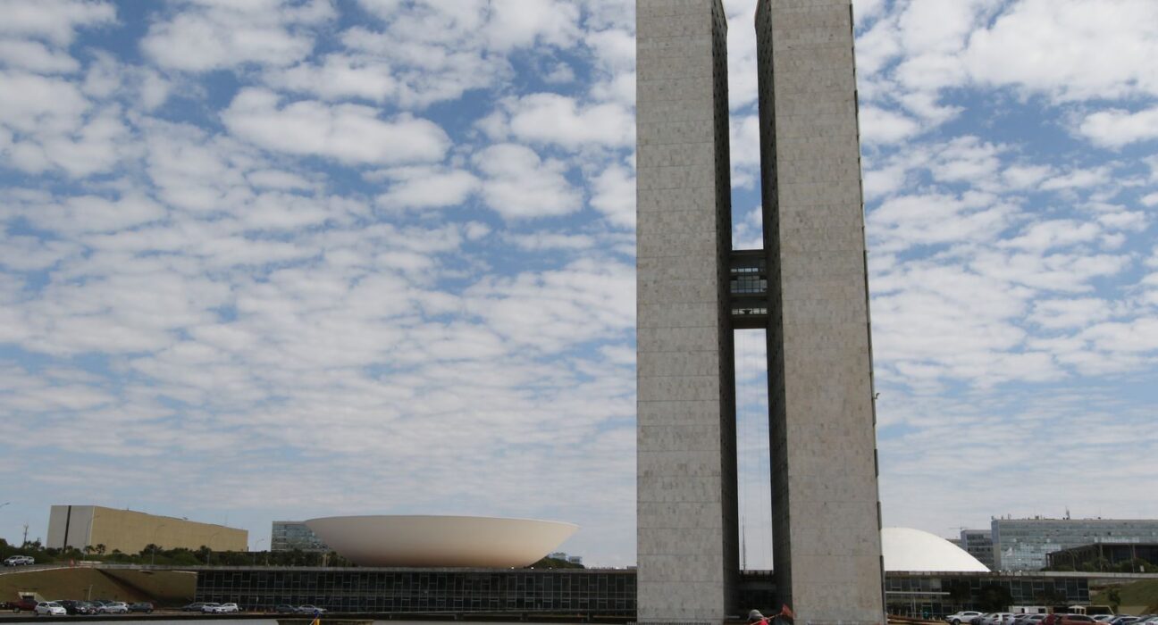 Presidente do Senado marca para segunda votação do fim da escala 6x1
