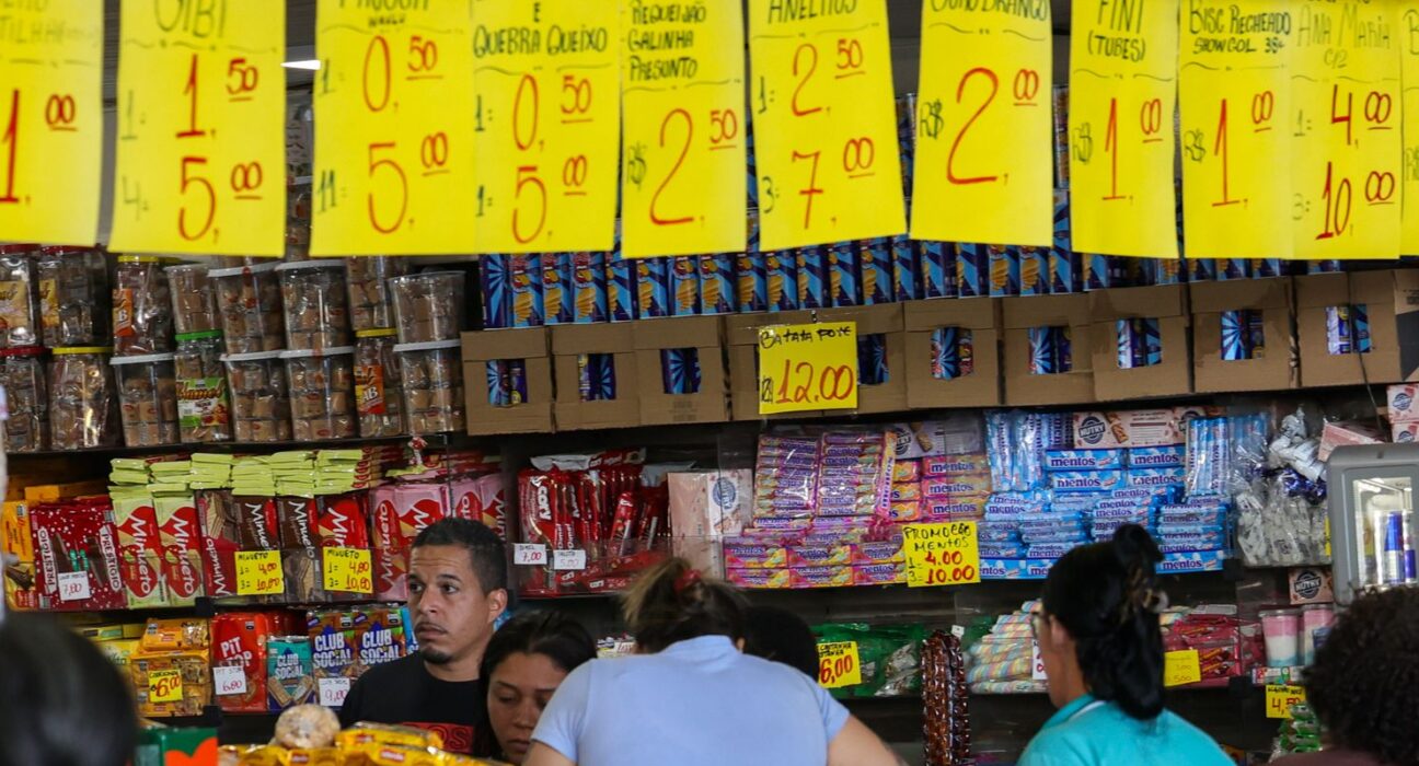 Governo prevê crédito a empresas afetadas por fim da 6x1, diz Durigan