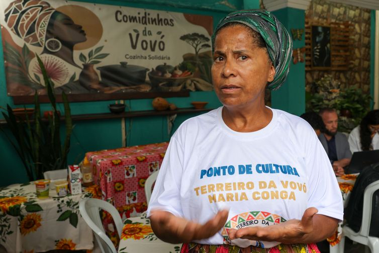 Brasília (DF) 15/10/2026 Entrega de alimentos do Programa de Aquisição de Alimentos (PAA) à cozinha solidária Comidinhas da Vovó, na Vila Planalto, região administrativa de Brasília. Na foto, a coordenadora do local, Vovó do Cerrado. Foto: Fabio Rodrigues-Pozzebom/ Agência Brasil