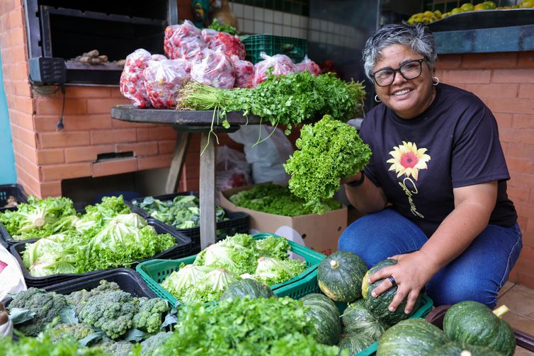 Brasília (DF) 15/10/2026 A produtora rural Rosana do Nascimento, durante entrega de alimentos do Programa de Aquisição de Alimentos (PAA) à cozinha solidária Comidinhas da Vovó, na Vila Planalto, região administrativa de Brasília. Foto: Fabio Rodrigues-Pozzebom/ Agência Brasil
