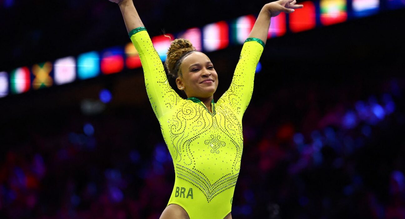 Rebeca, Flavinha e Lorrane avançam às finais do Mundial de Ginástica