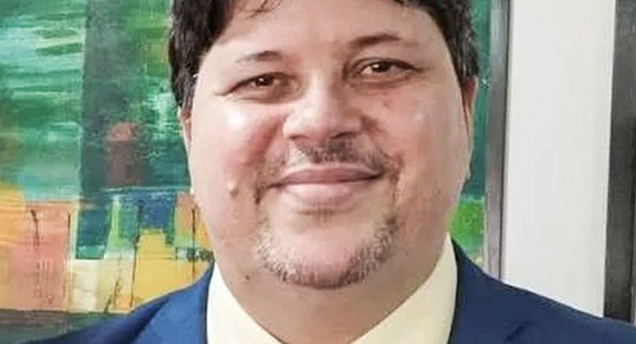 Jornalista brasileiro crítico a Milei é deportado da Argentina