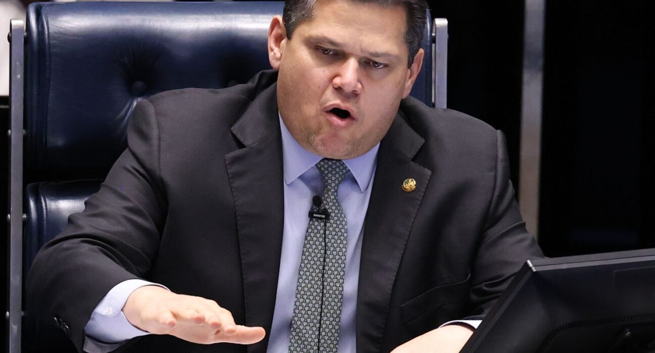 Alcolumbre vai promulgar fim da escala 6x1 nesta sexta