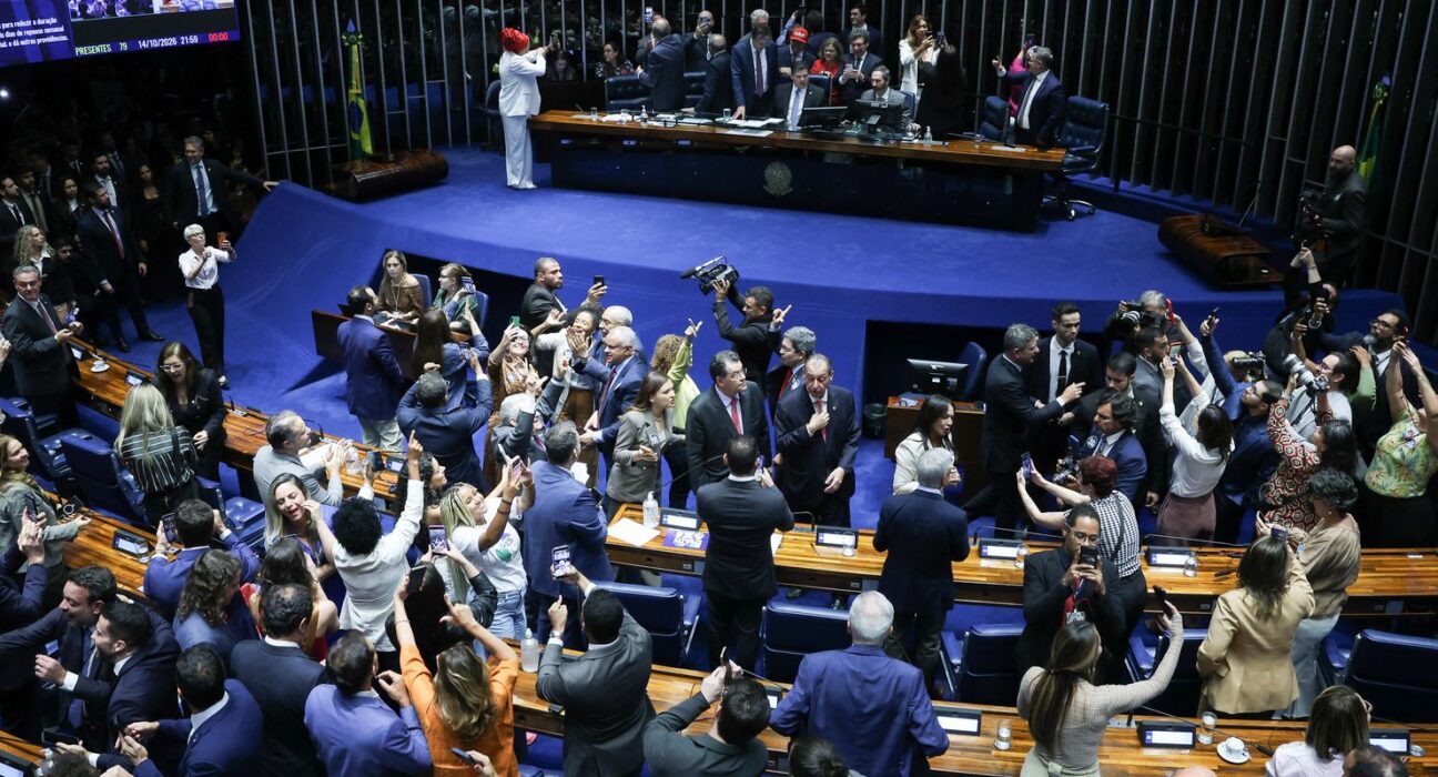 Imprensa estrangeira vê vitória de Lula em aprovação do fim da 6x1