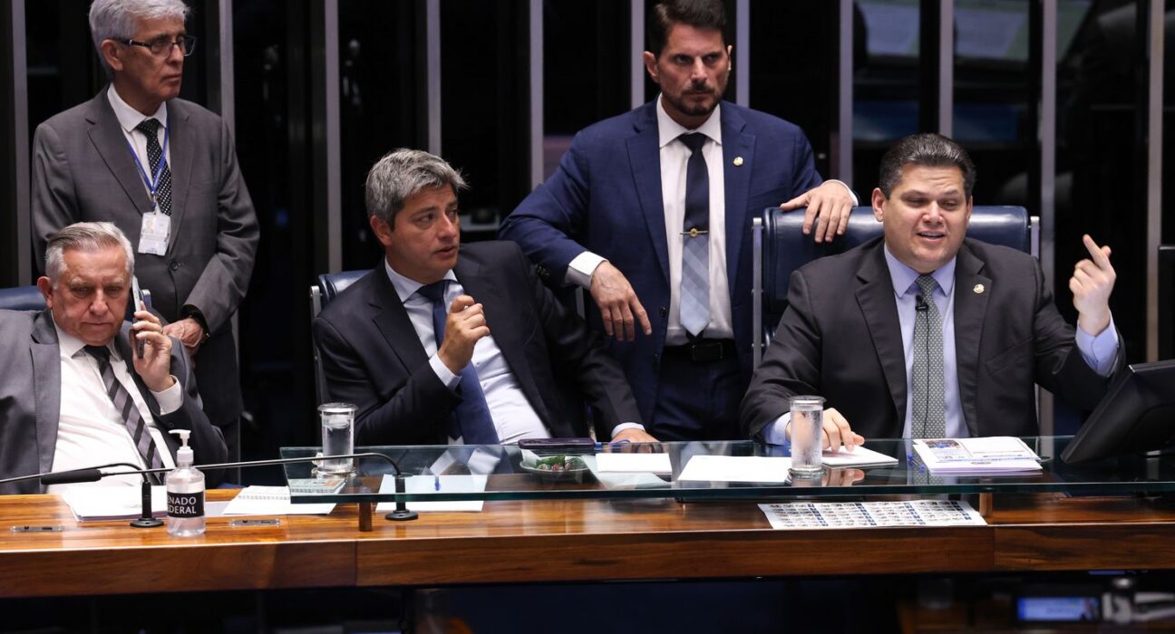 Alcolumbre retira PEC da Segurança Pública da pauta do Senado