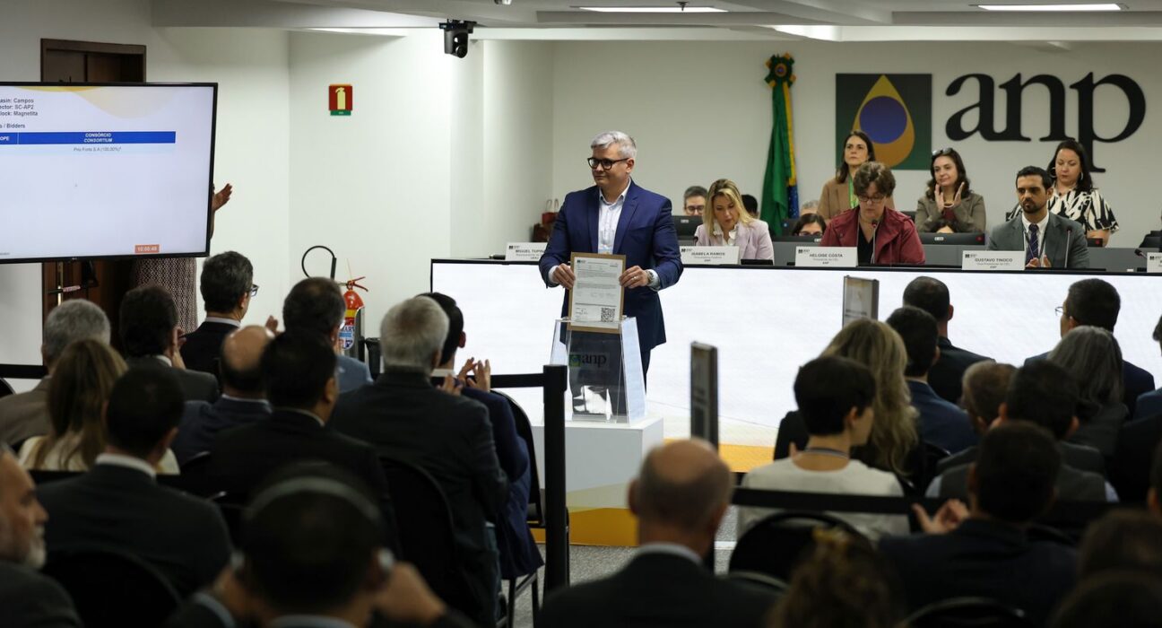 Maior leilão do pré-sal termina com sete dos 13 blocos arrematados