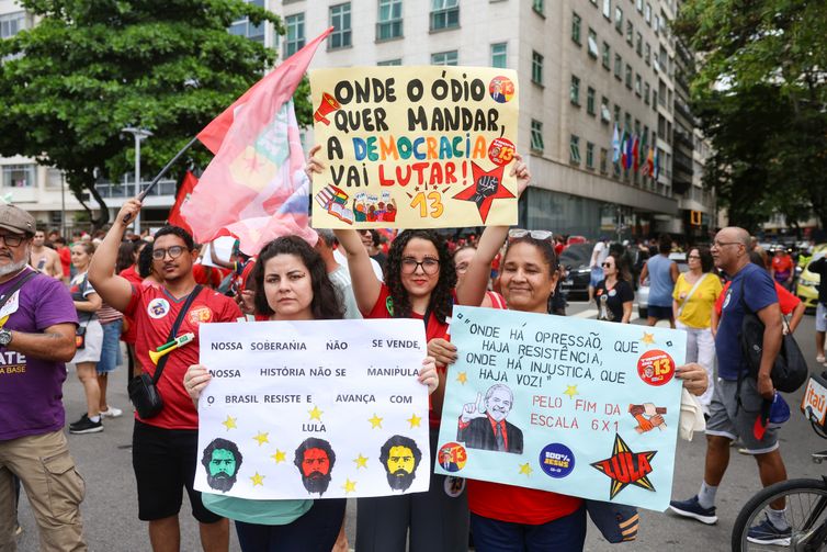 Rio de Janeiro (RJ), 12/10/2026 – Ato em apoio ao presidente Luiz Inácio Lula da Silva, que é candidato à reeleição, reúne apoiadores em Copacabana, na zona sul do Rio de Janeiro. Foto: Tomaz Silva/Agência Brasil