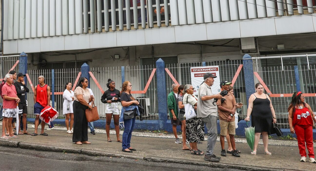 Centrais sindicais criticam falta de ônibus no dia da eleição