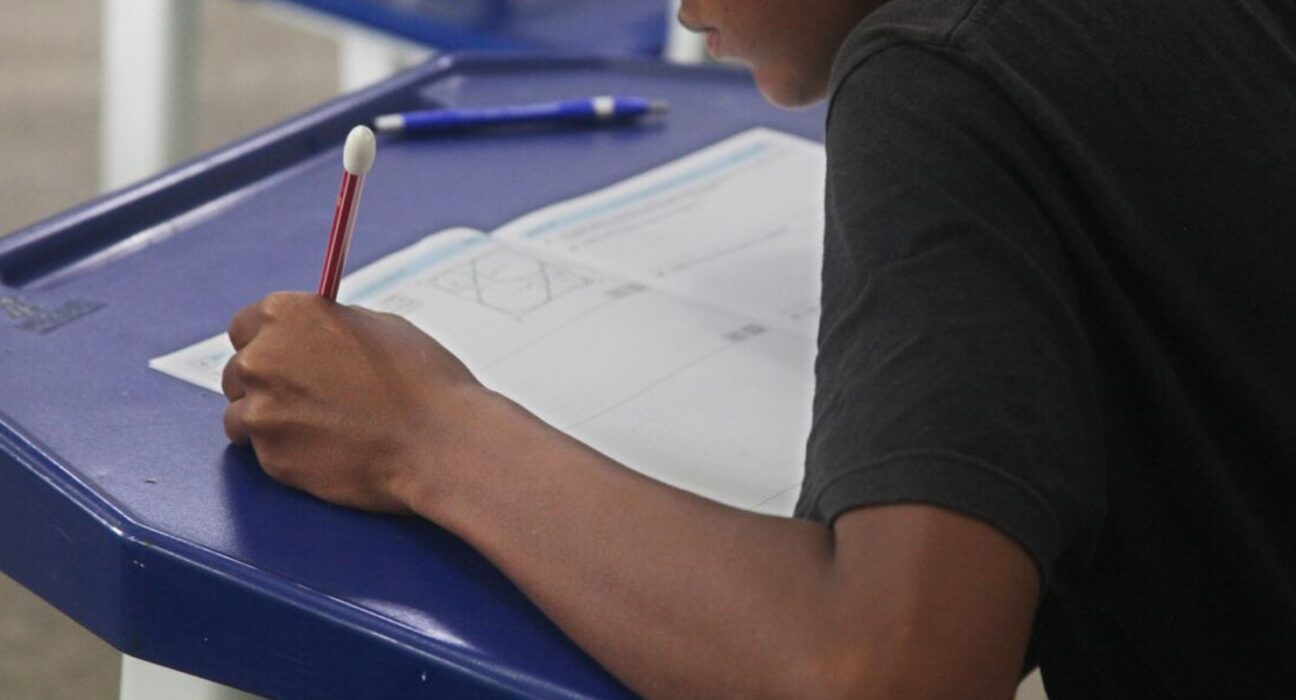 Alunos e professores participam hoje de Olimpíada de Matemática