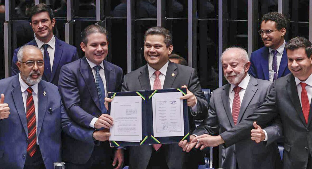 Alcolumbre homenageia Paim no fim da 6x1; entenda motivo